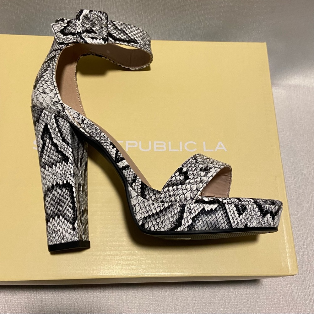 New Snakeskin Platforms Sz 8 Black/White
